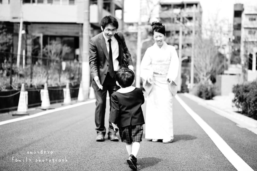 駆け寄る子供