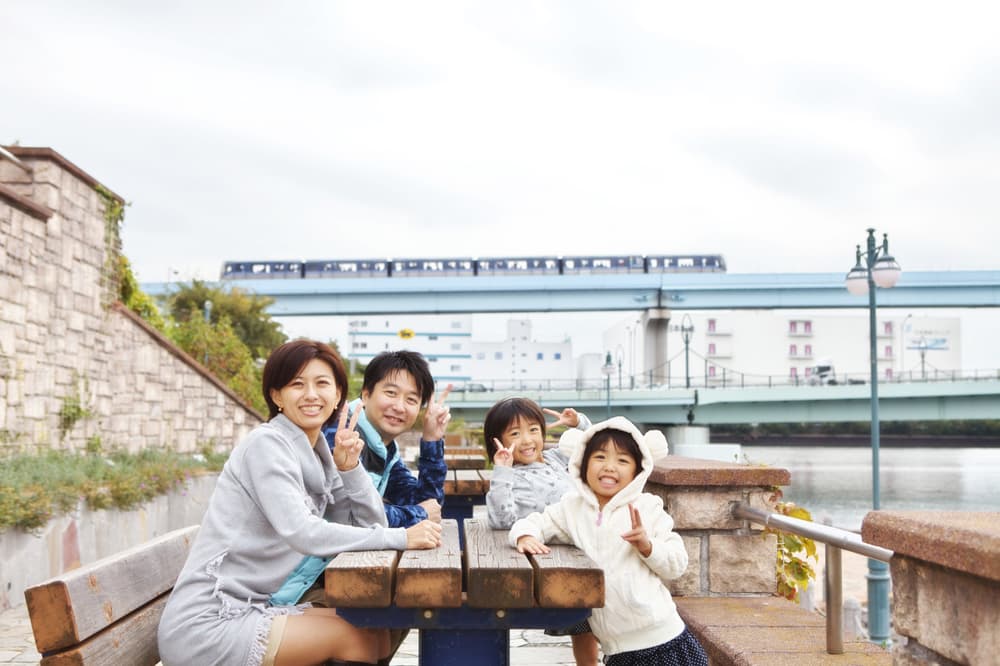 家族4人のカット