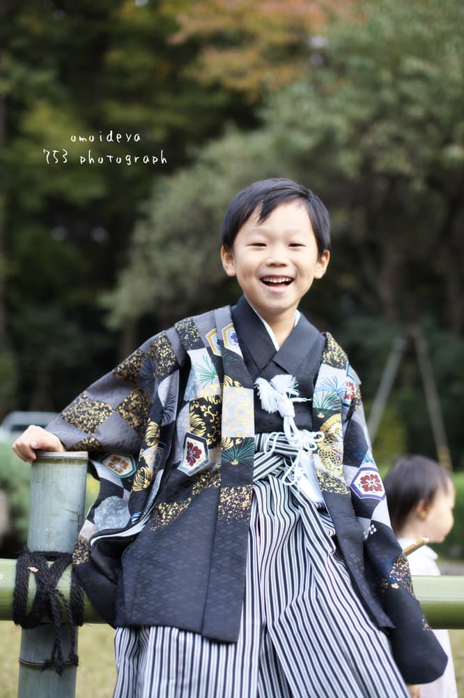 笑顔の五歳男の子